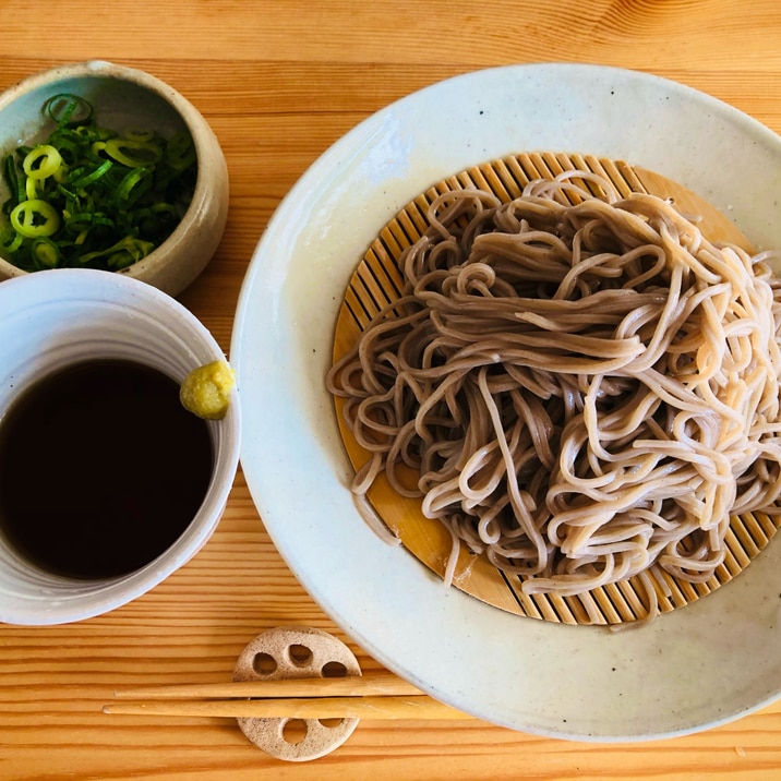 ざる蕎麦と手作りだし醤油。